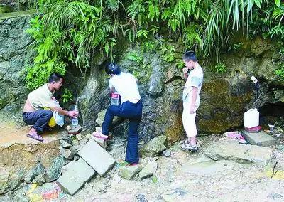 你知道吗?野外山泉水,其实很“脏” 你知道吗?野外山泉水,其实很“脏”